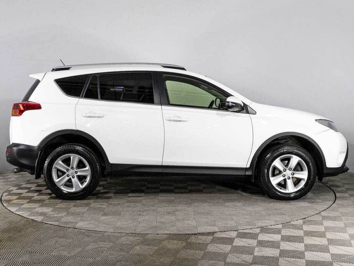Toyota RAV4 2013 года с пробегом. Фото: #3