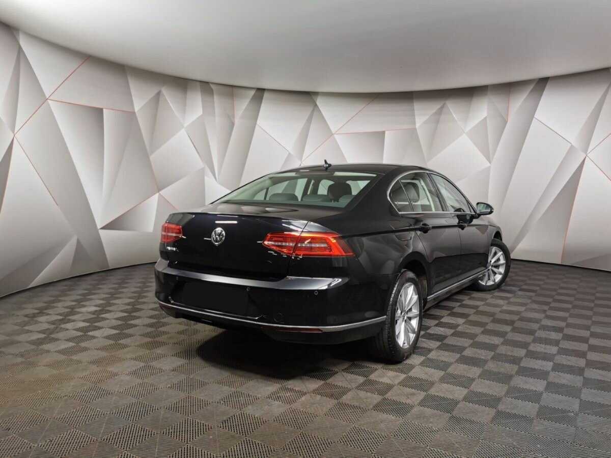 Volkswagen Passat 2019 года с пробегом. Фото: #1