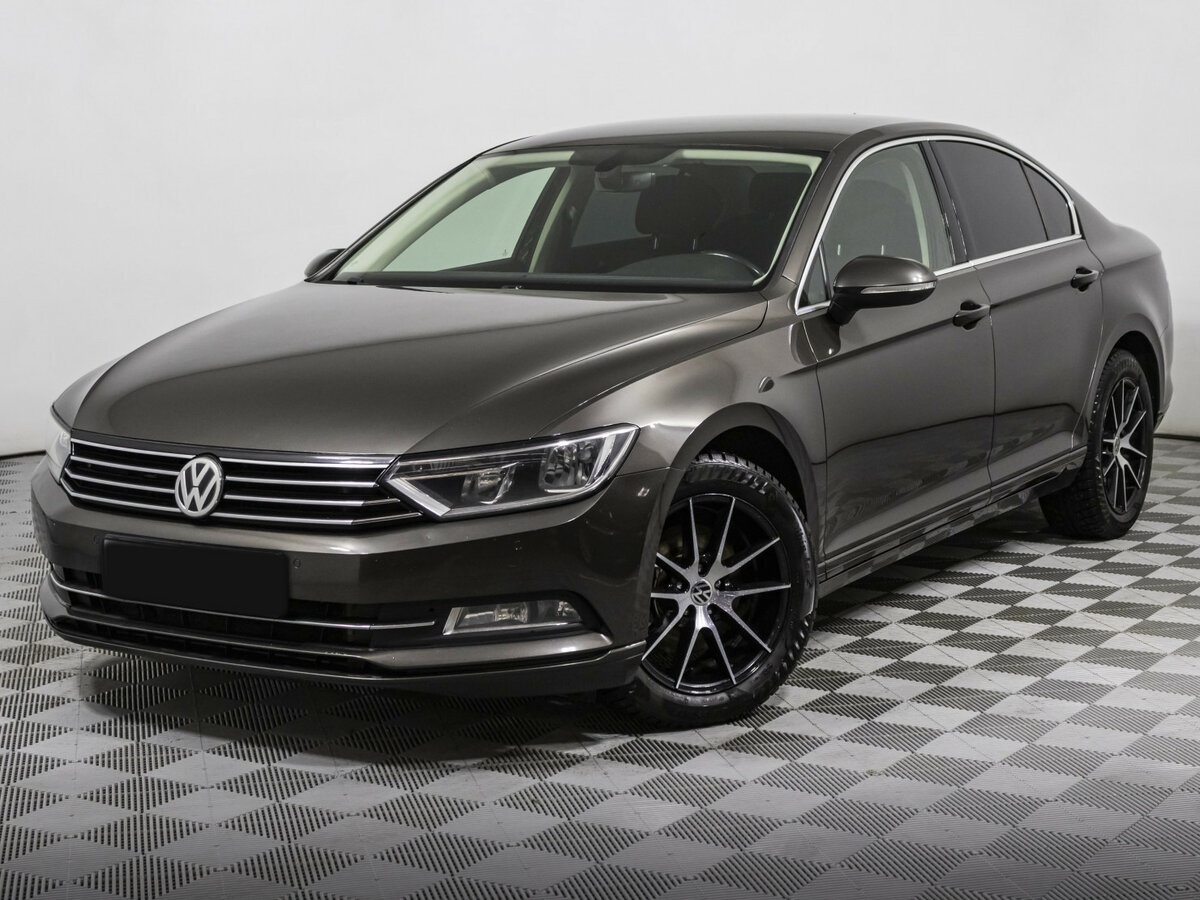 Volkswagen Passat 2017 года с пробегом. Посмотреть фото