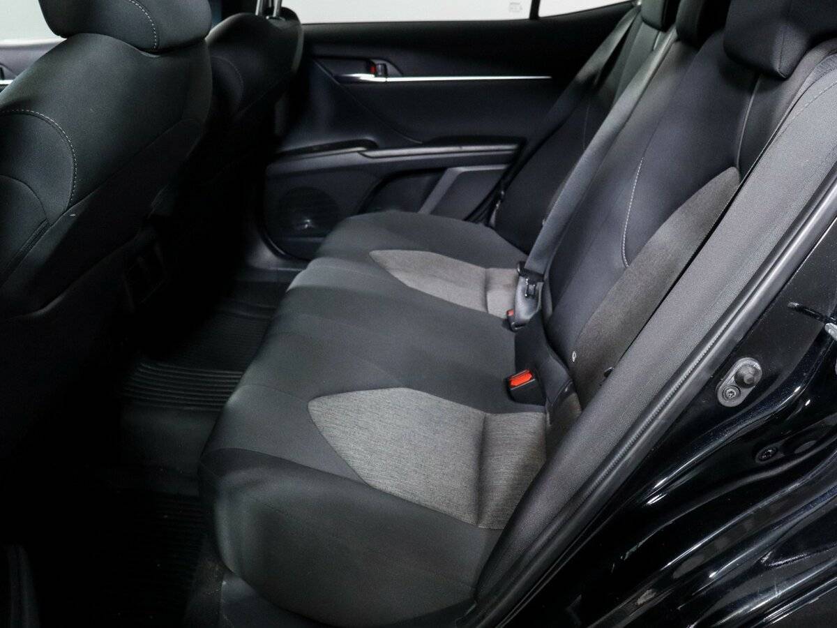 Toyota Camry 2021 года с пробегом. Фото: #9