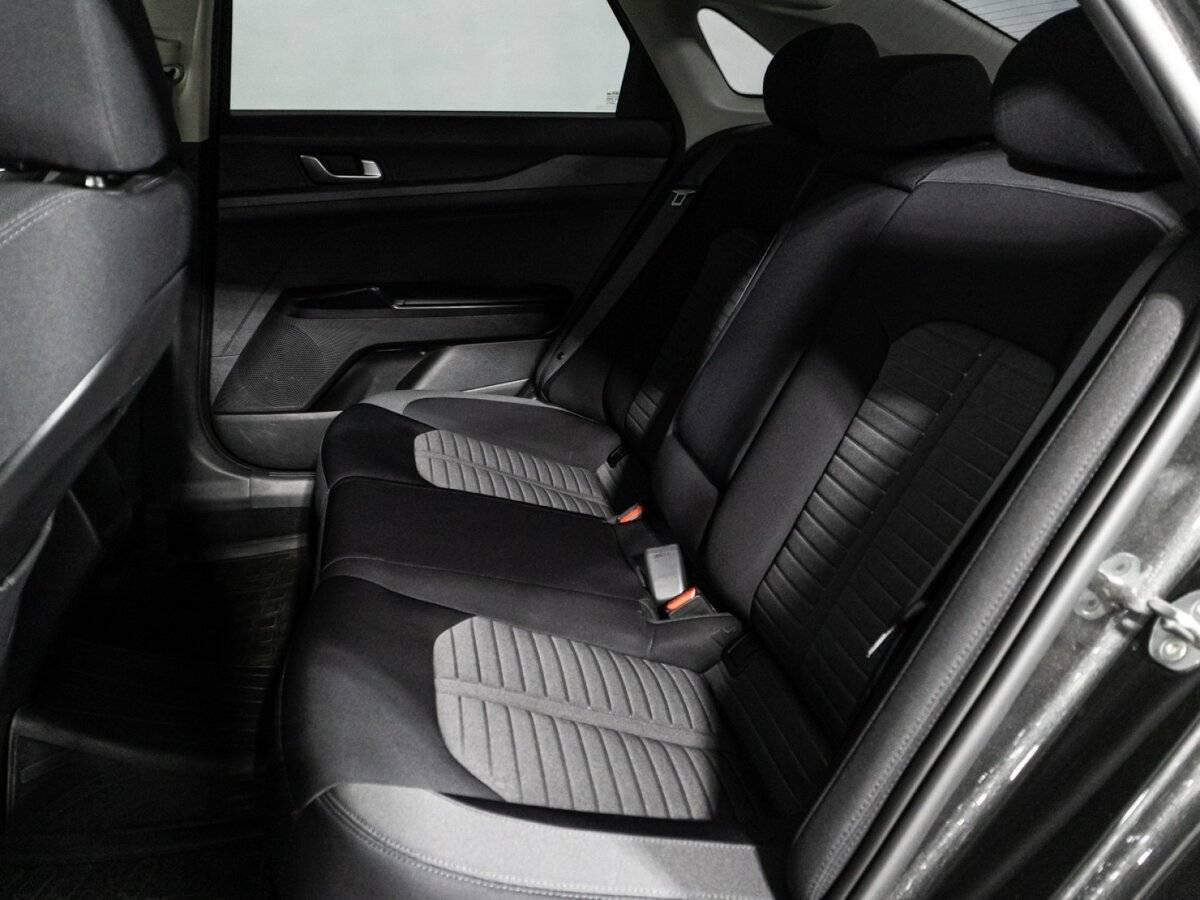 Kia K5 2021 года с пробегом. Фото: #10