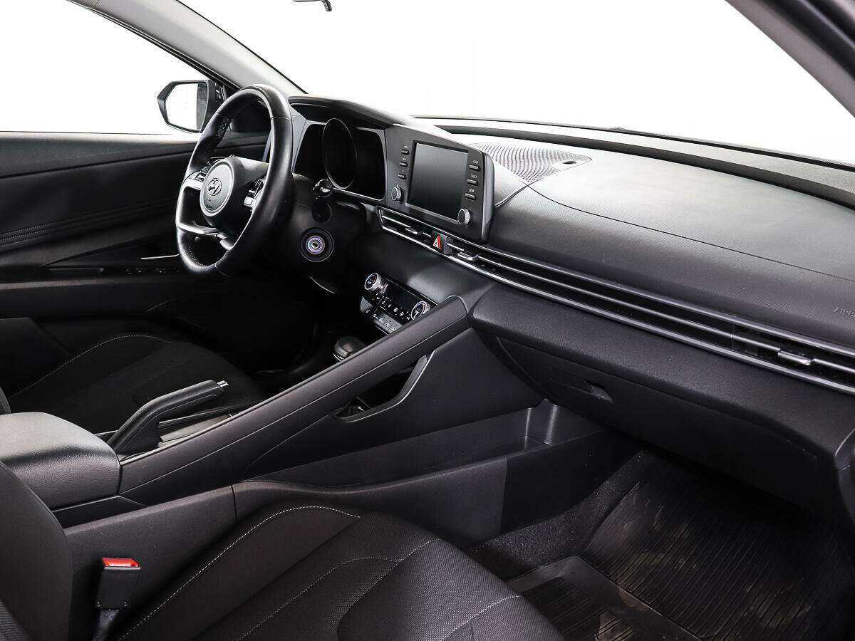 Hyundai Elantra 2021 года с пробегом. Фото: #8