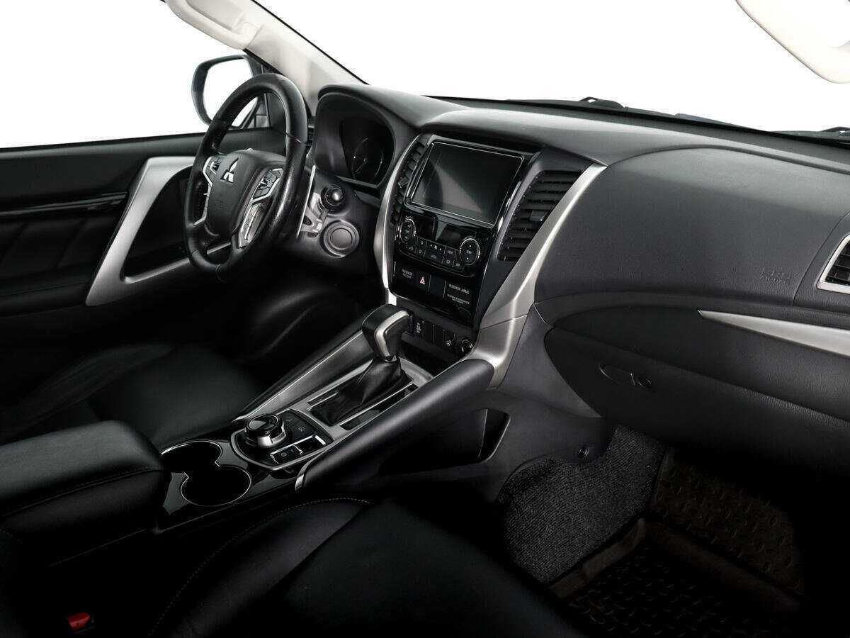 Mitsubishi Pajero Sport 2019 года с пробегом. Фото: #11