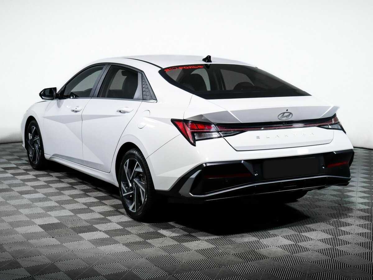 Hyundai Elantra 2023 года с пробегом. Фото: #6