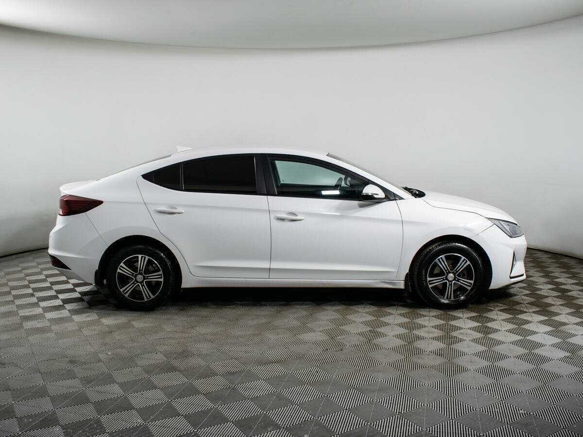 Hyundai Elantra 2019 года с пробегом. Фото: #3