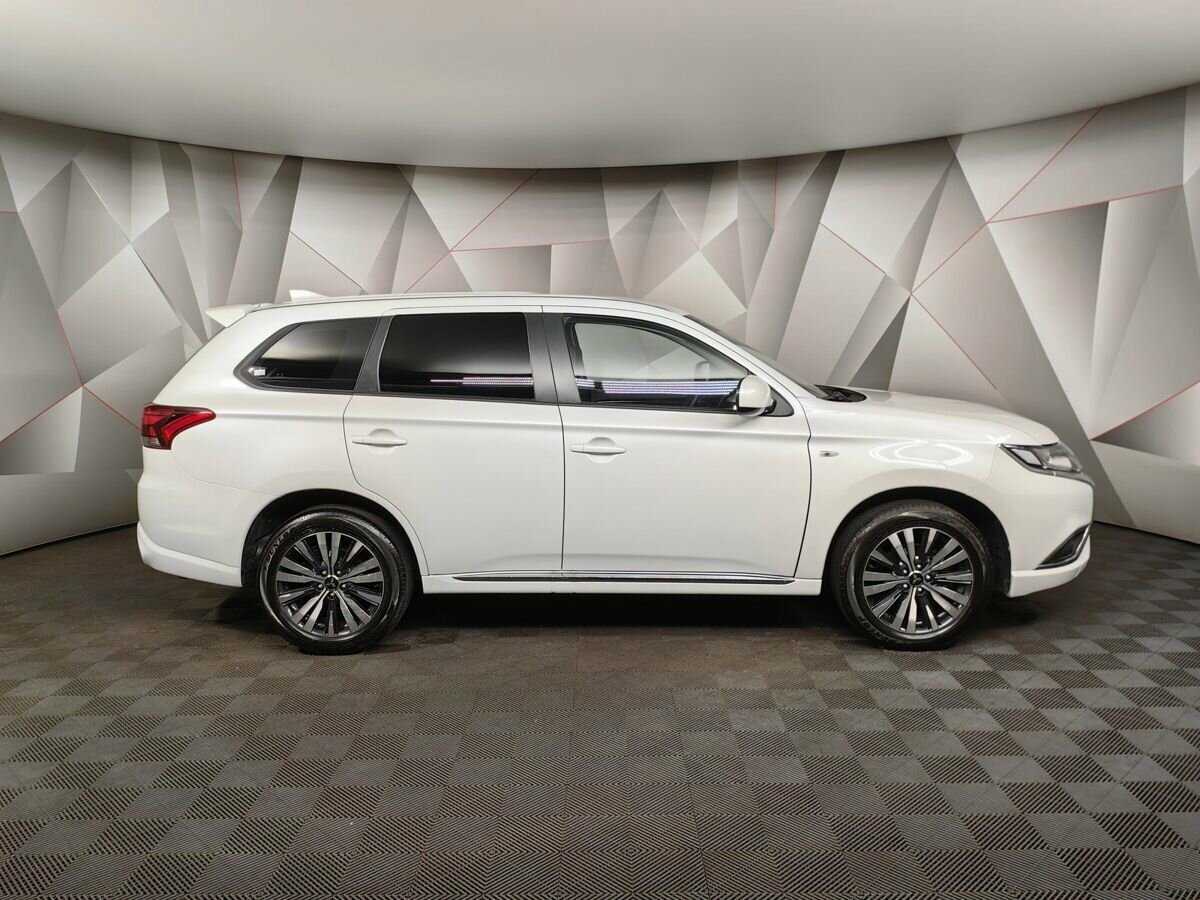Mitsubishi Outlander 2022 года с пробегом. Фото: #4