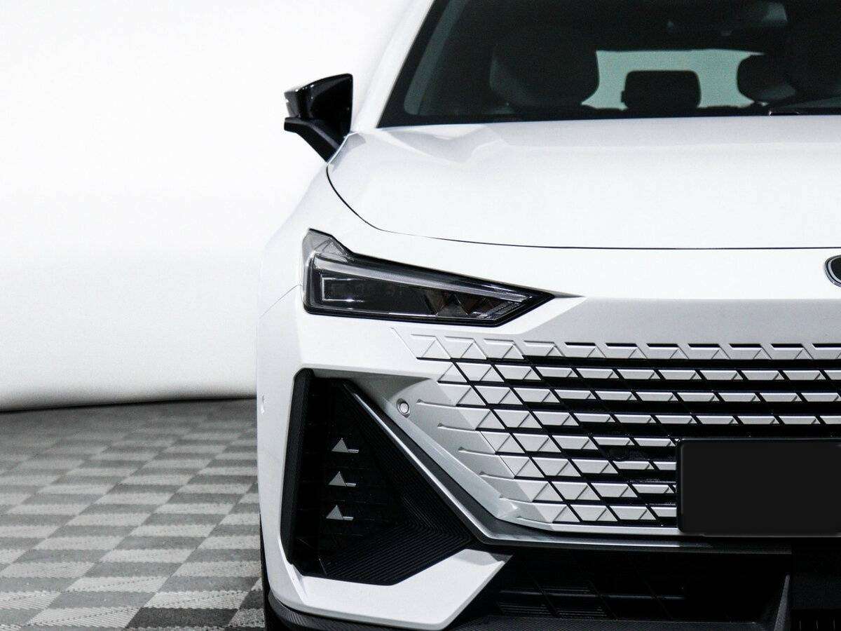 Changan UNI-V 2023 года с пробегом. Фото: #17