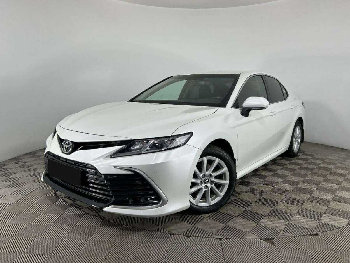 Toyota Camry 2021 года с пробегом. Посмотреть фото