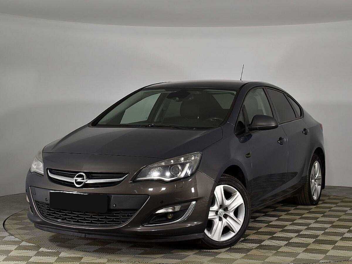 Opel Astra 2012 года с пробегом. Посмотреть фото
