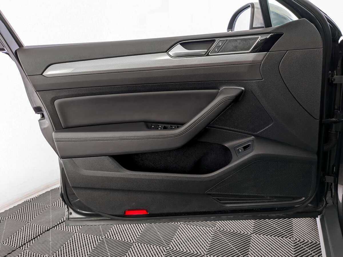 Volkswagen Passat 2018 года с пробегом. Фото: #18
