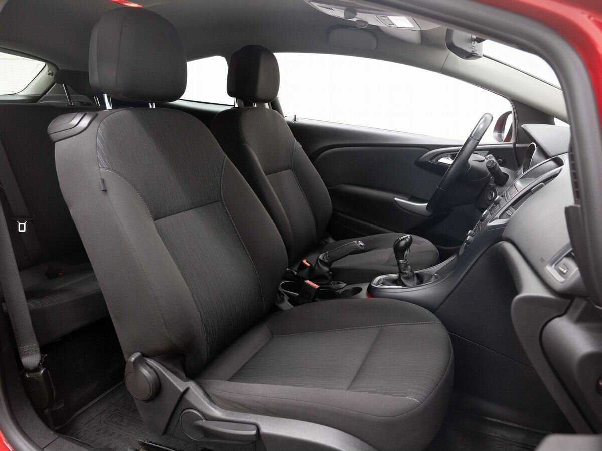 Opel Astra 2012 года с пробегом. Фото: #12