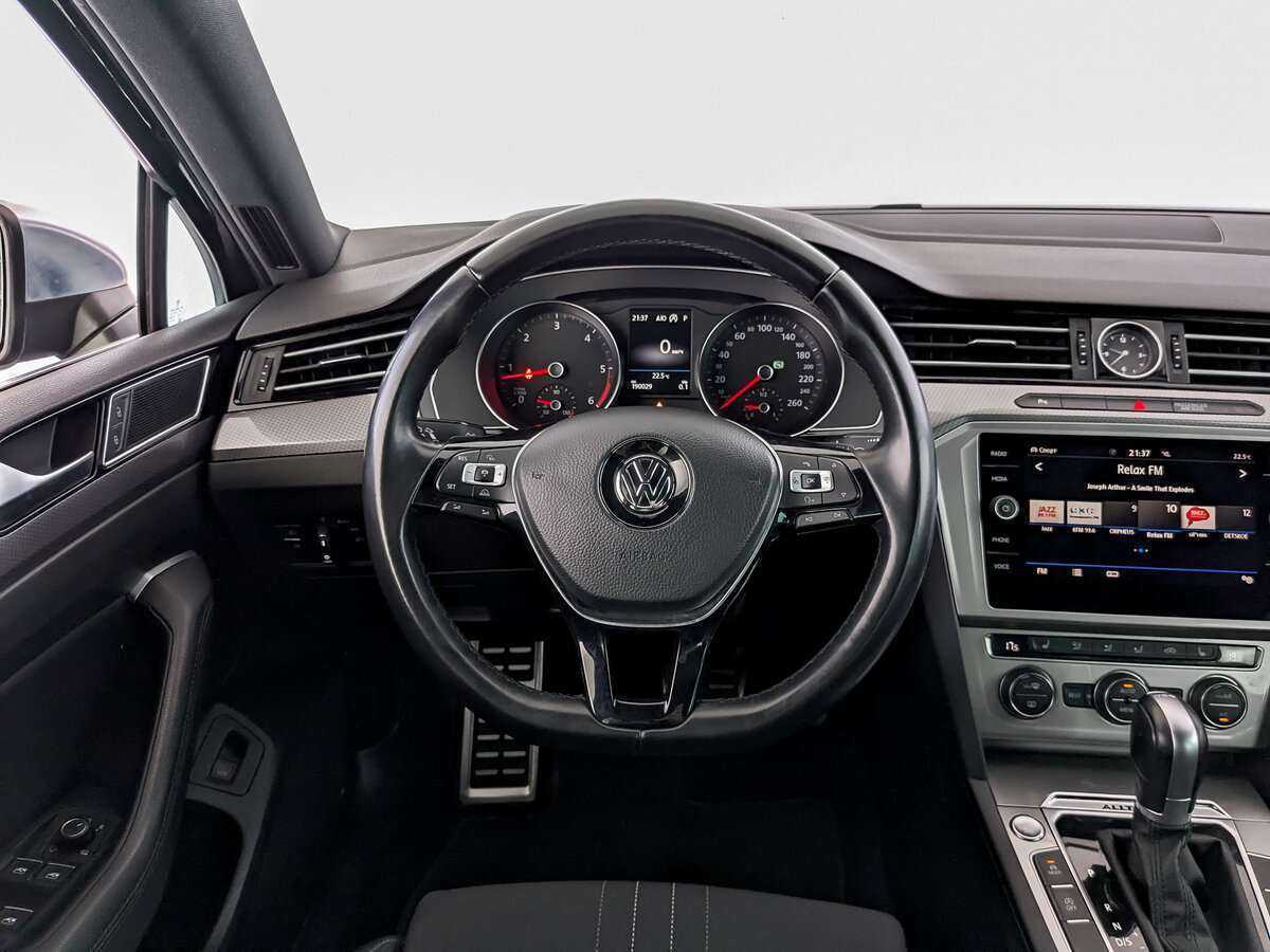 Volkswagen Passat 2018 года с пробегом. Фото: #22