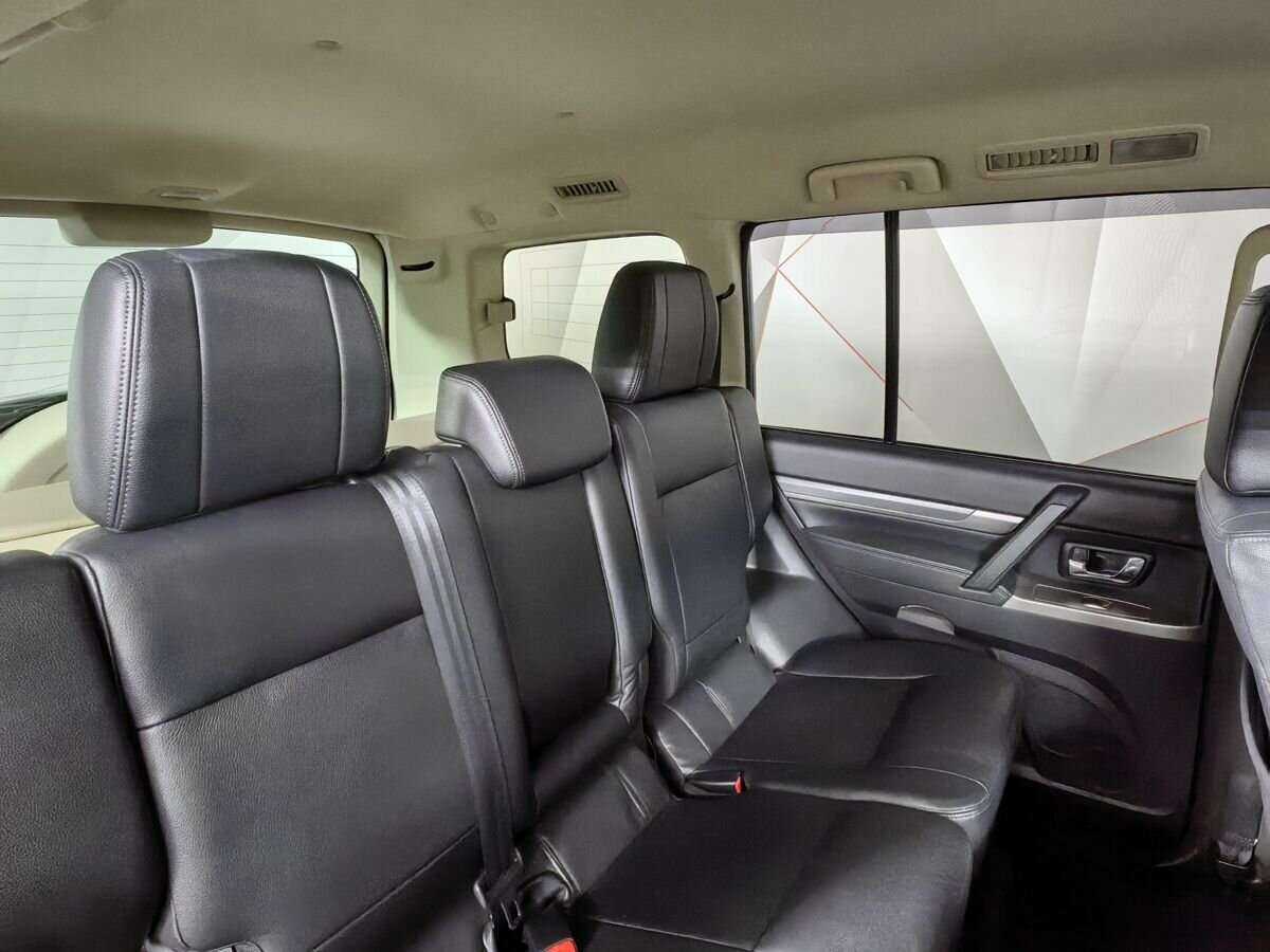 Mitsubishi Pajero 2015 года с пробегом. Фото: #12