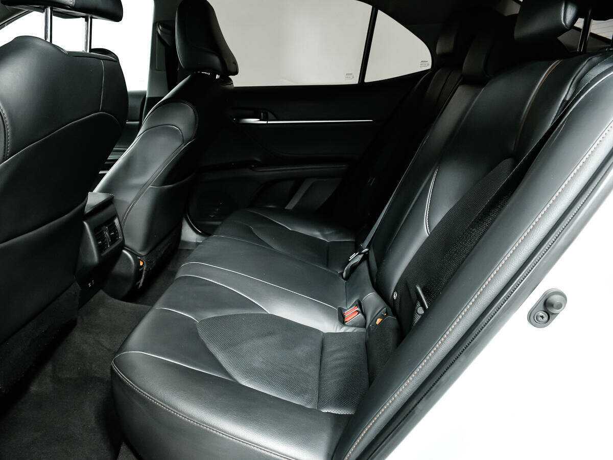 Toyota Camry 2019 года с пробегом. Фото: #9