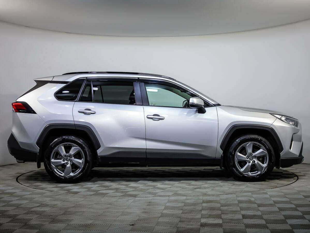 Toyota RAV4 2020 года с пробегом. Фото: #2