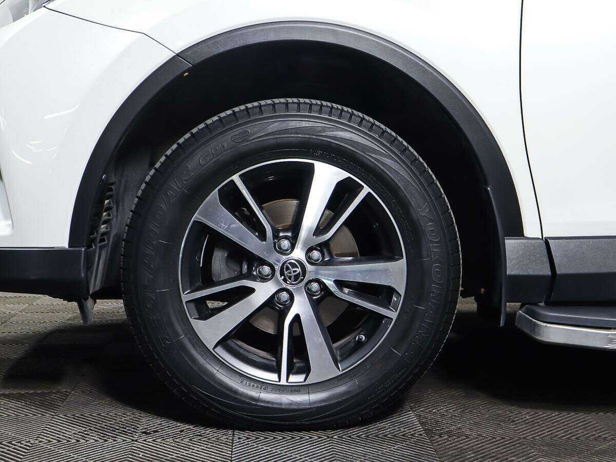 Toyota RAV4 2018 года с пробегом. Фото: #21