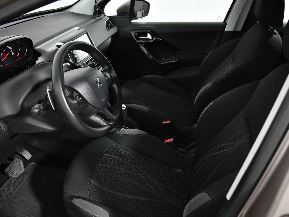 Peugeot 208 2014 года с пробегом. Фото: #8