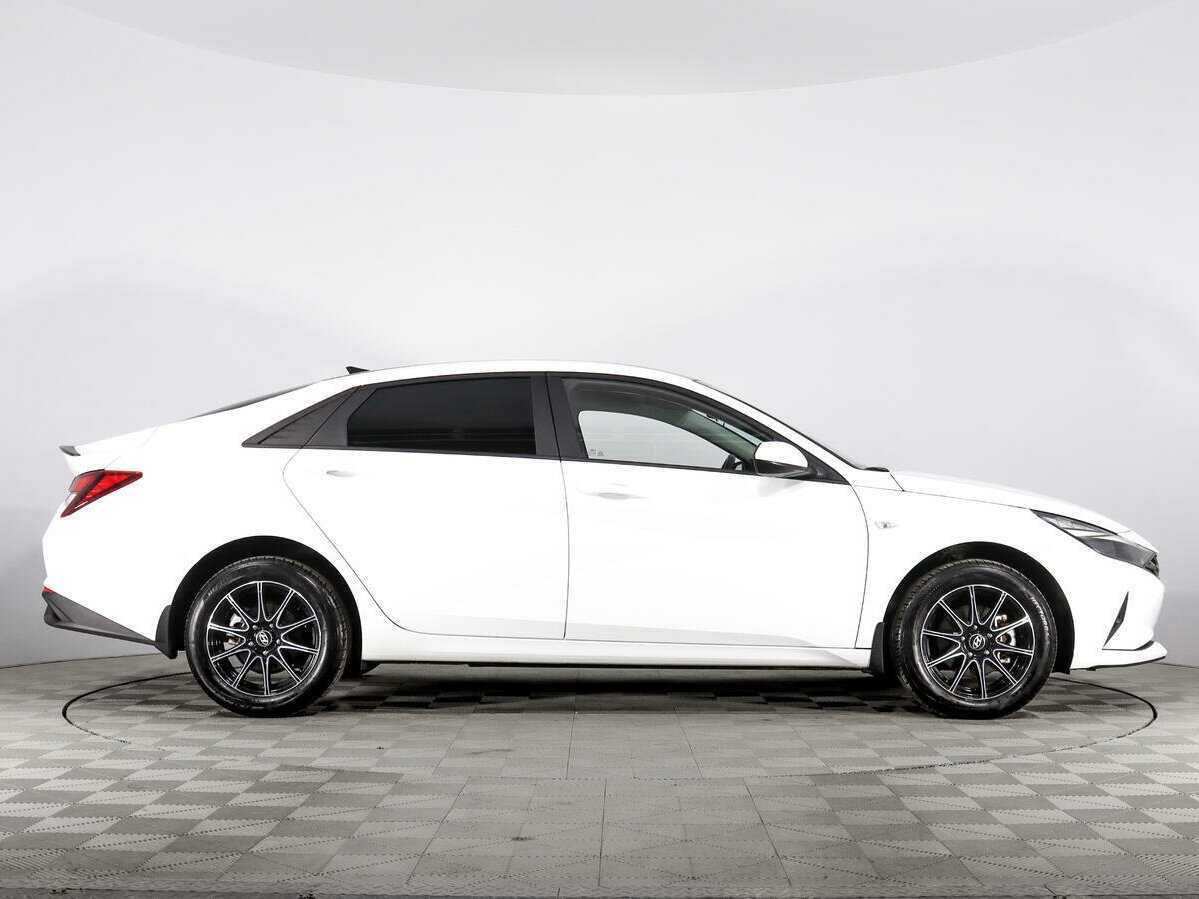 Hyundai Elantra 2021 года с пробегом. Фото: #3