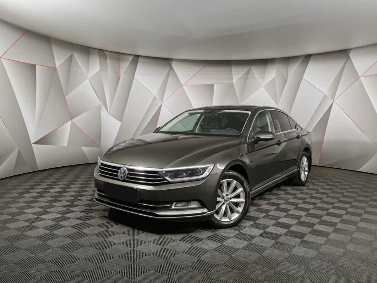 Volkswagen Passat 2018 года с пробегом. Посмотреть фото