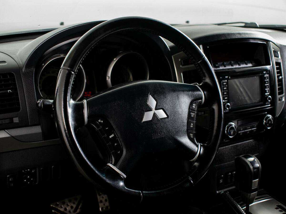 Mitsubishi Pajero 2015 года с пробегом. Фото: #9
