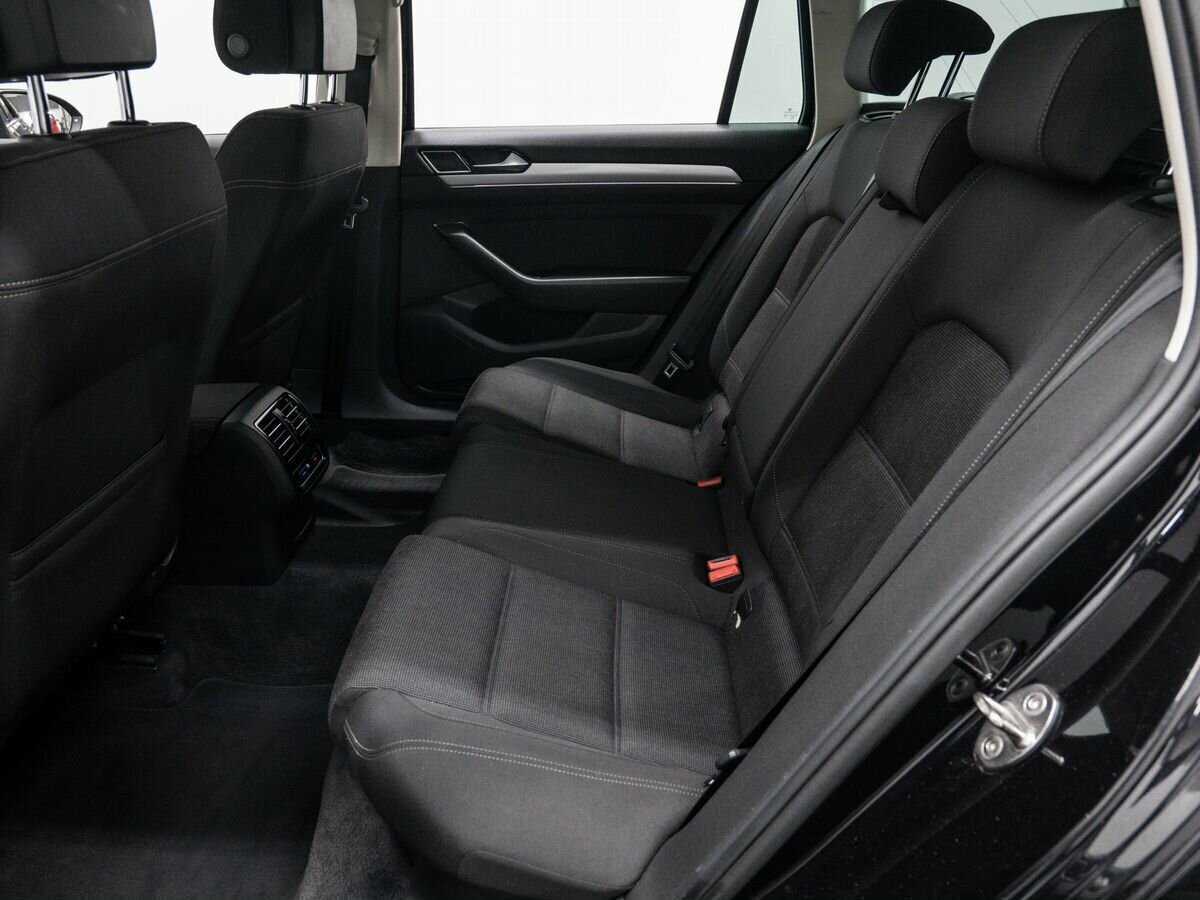 Volkswagen Passat 2018 года с пробегом. Фото: #11