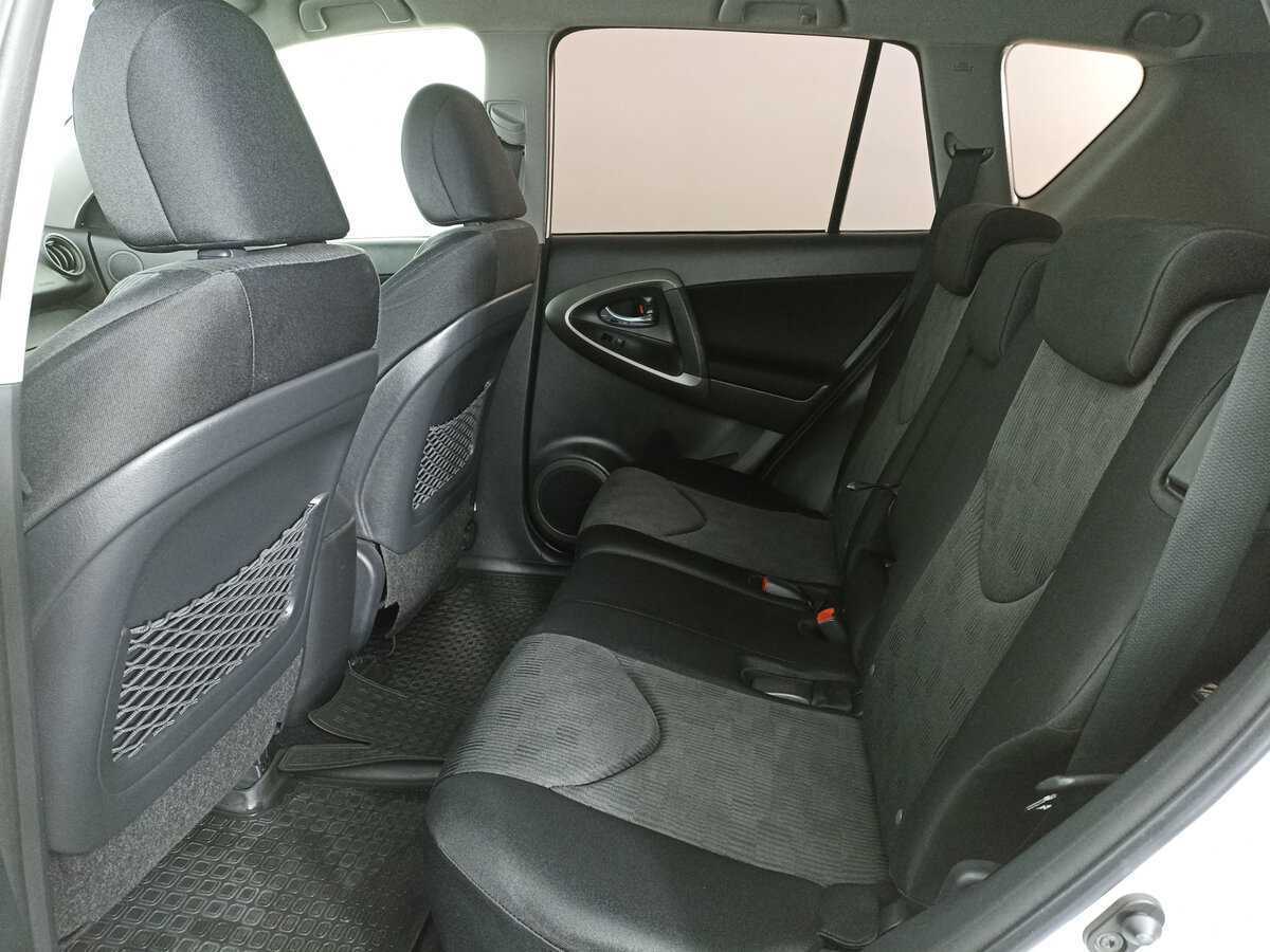Toyota RAV4 2012 года с пробегом. Фото: #9