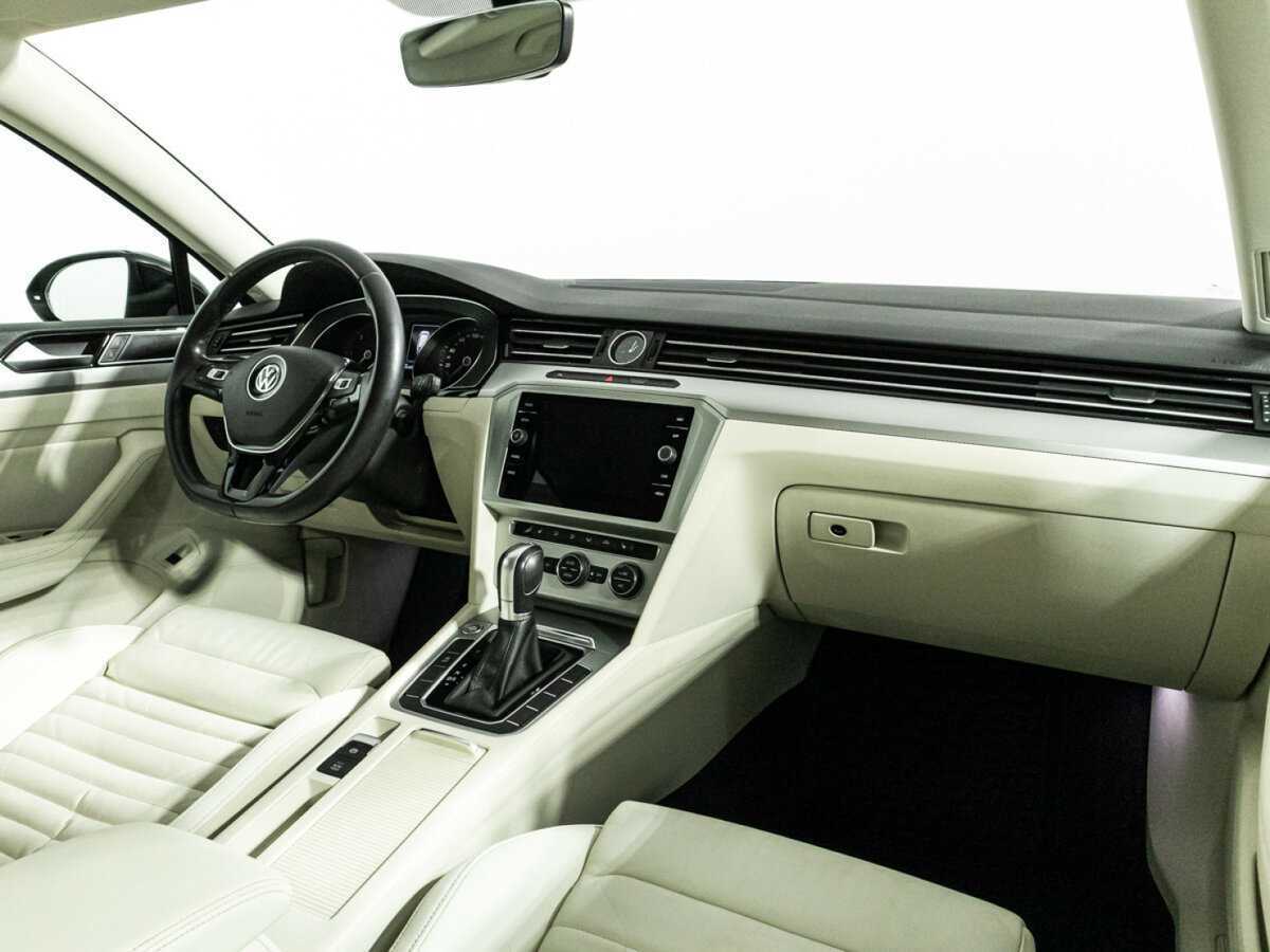 Volkswagen Passat 2018 года с пробегом. Фото: #8