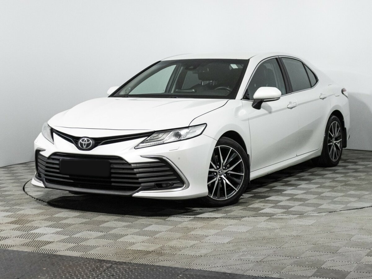 Toyota Camry 2021 года с пробегом. Посмотреть фото