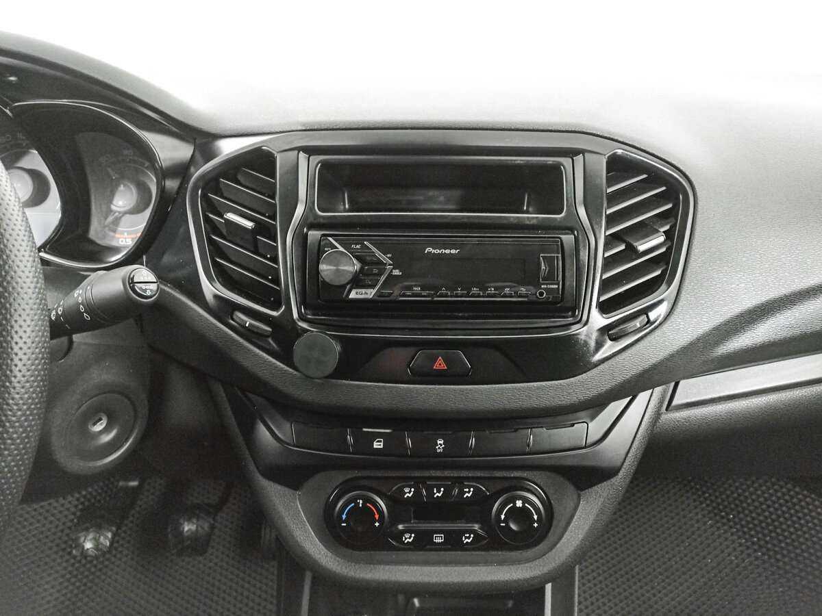 Lada (ВАЗ) Vesta 2018 года с пробегом. Фото: #12