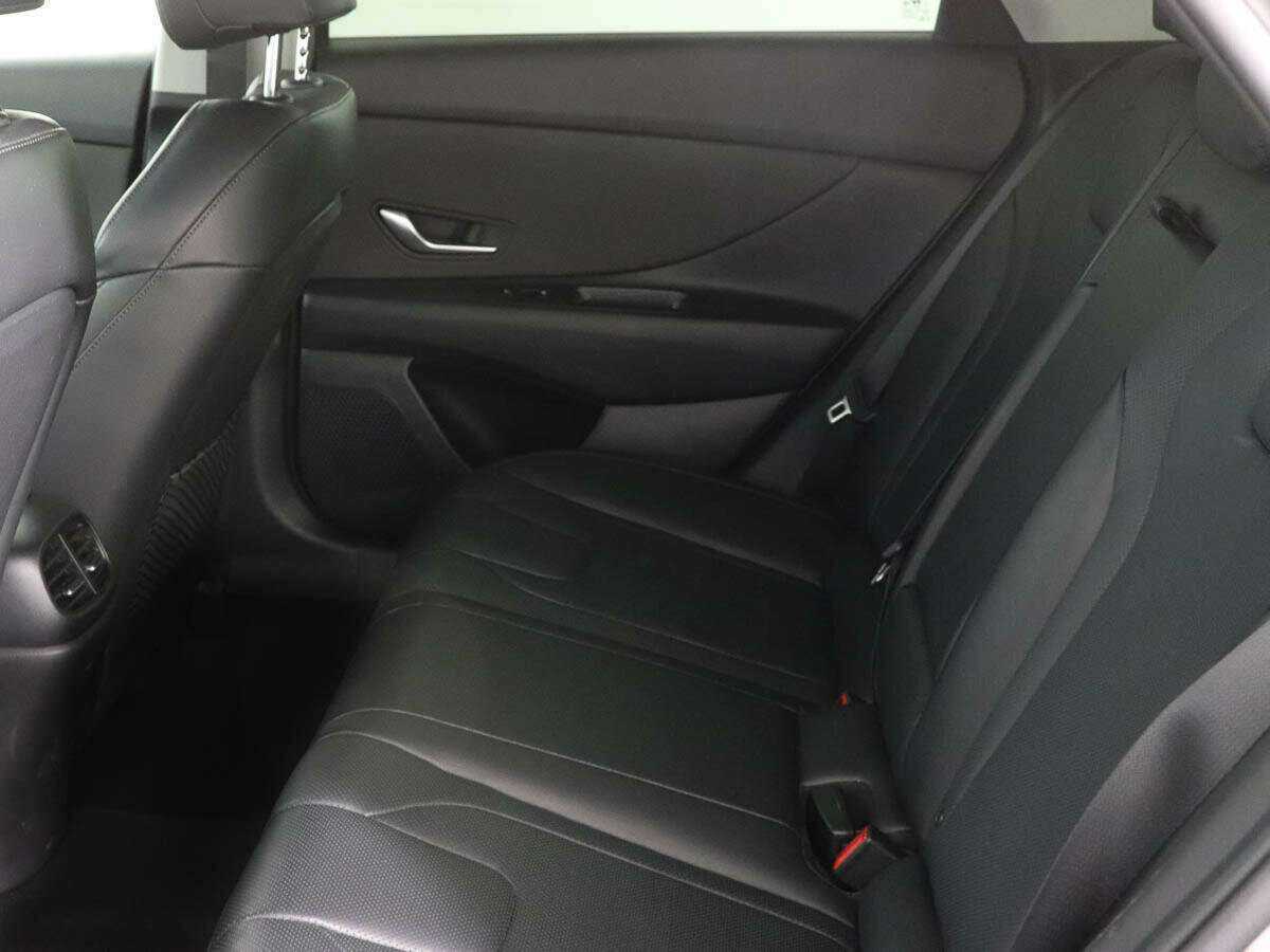 Hyundai Elantra 2021 года с пробегом. Фото: #8