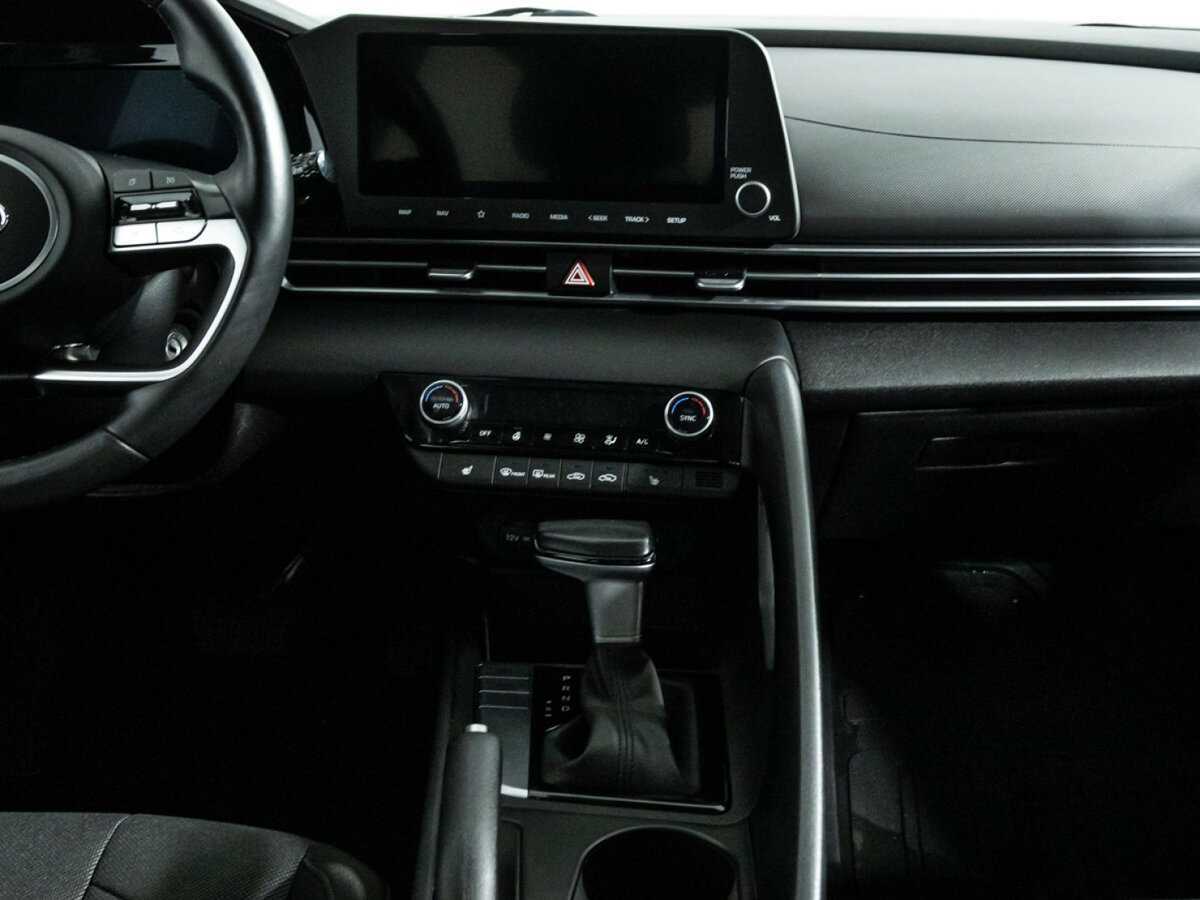 Hyundai Elantra 2023 года с пробегом. Фото: #13