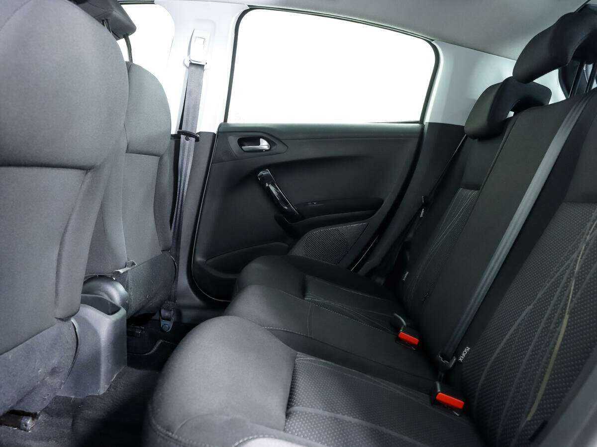 Peugeot 208 2013 года с пробегом. Фото: #10