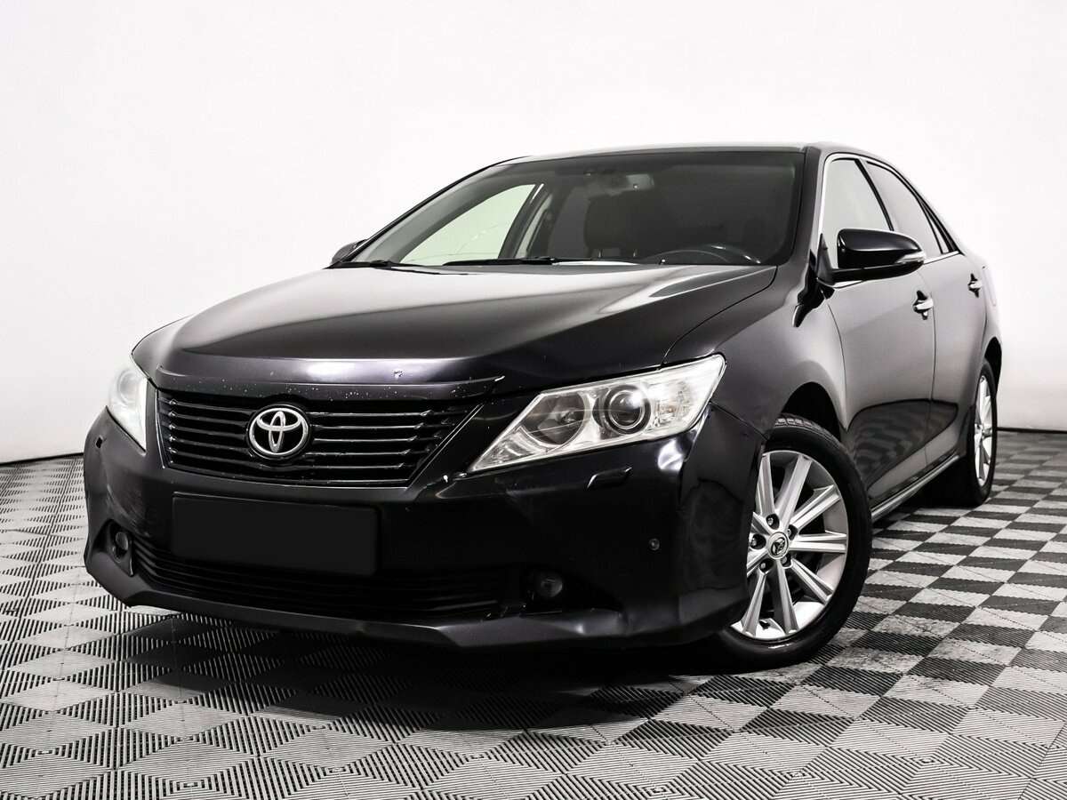 Toyota Camry 2012 года с пробегом. Посмотреть фото