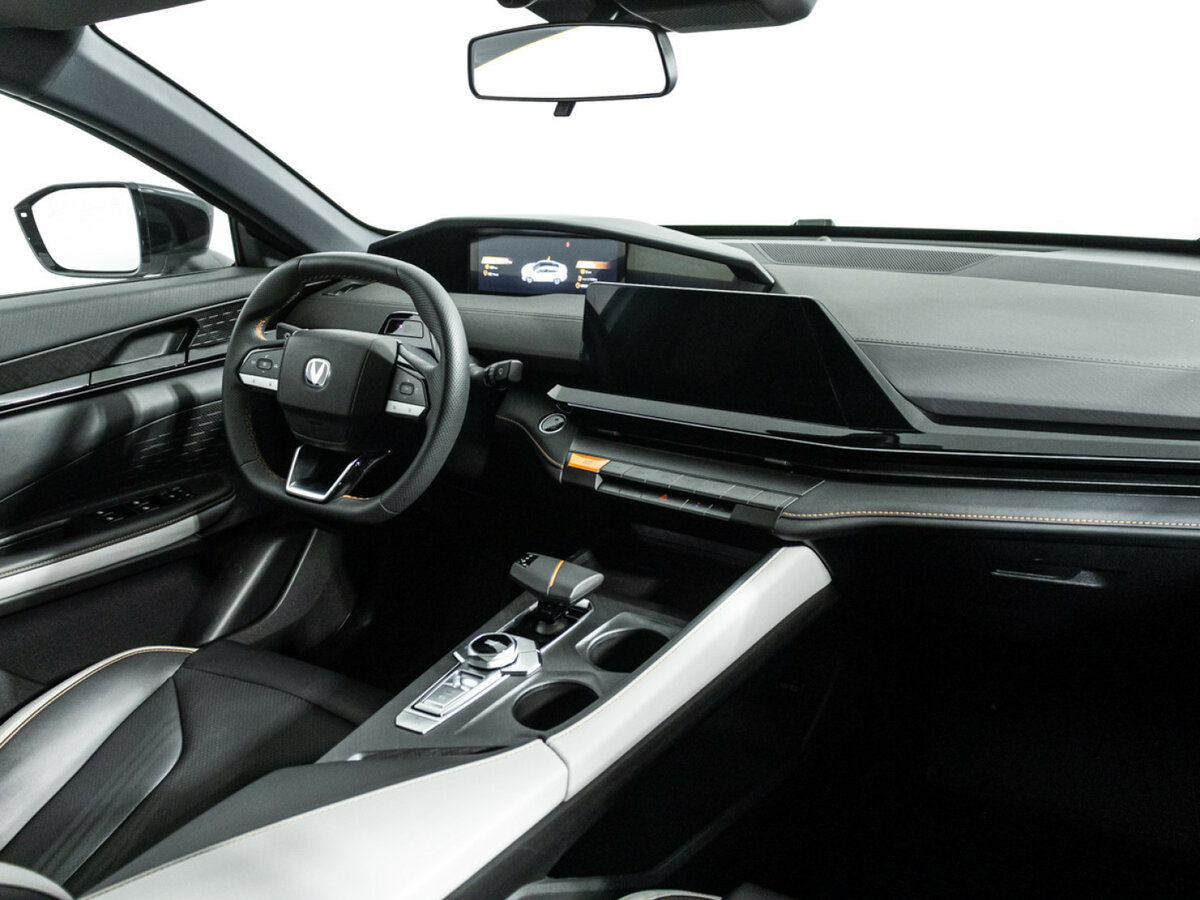 Changan UNI-V 2023 года с пробегом. Фото: #8