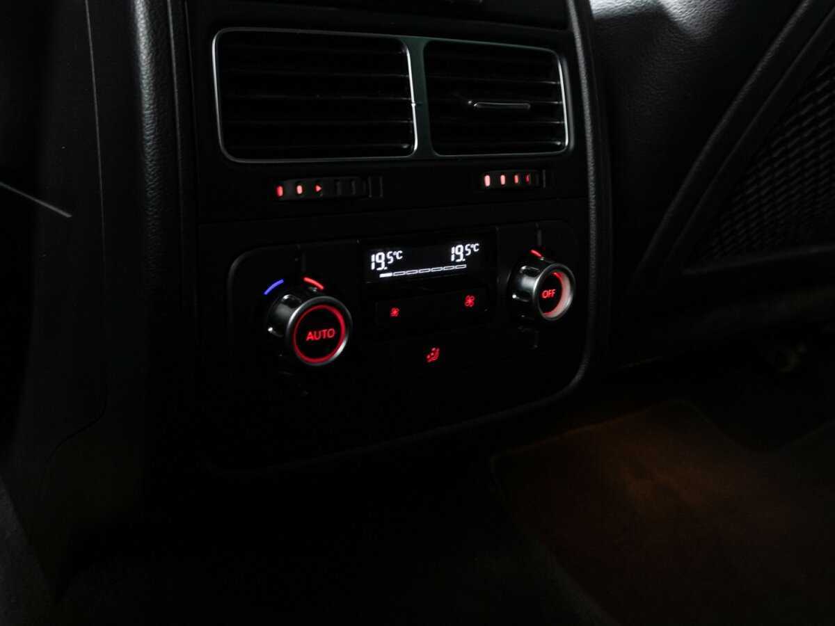 Volkswagen Touareg 2012 года с пробегом. Фото: #17