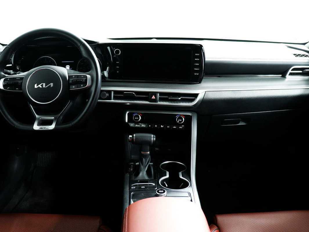 Kia K5 2022 года с пробегом. Фото: #10