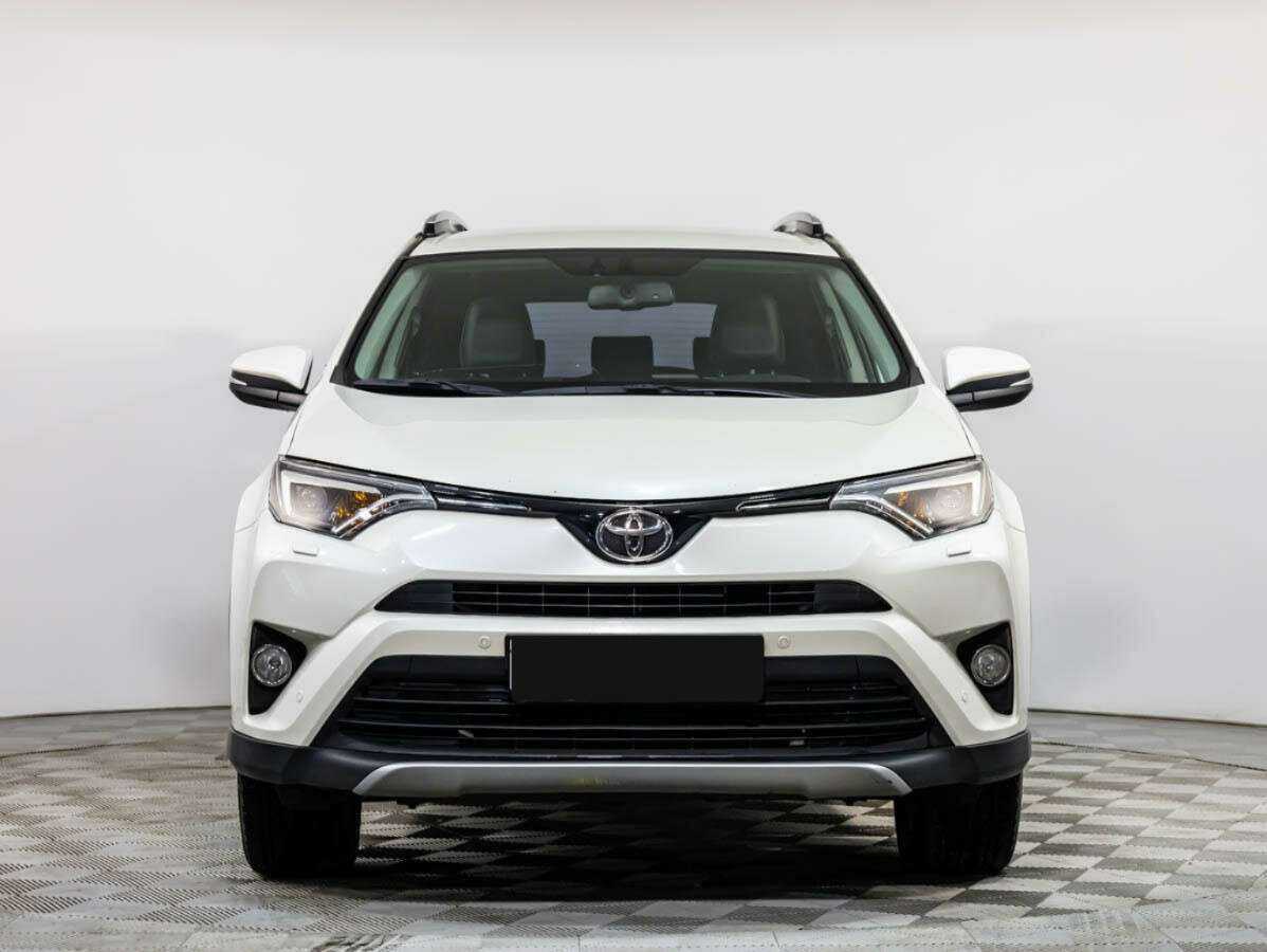 Toyota RAV4 2018 года с пробегом. Посмотреть фото