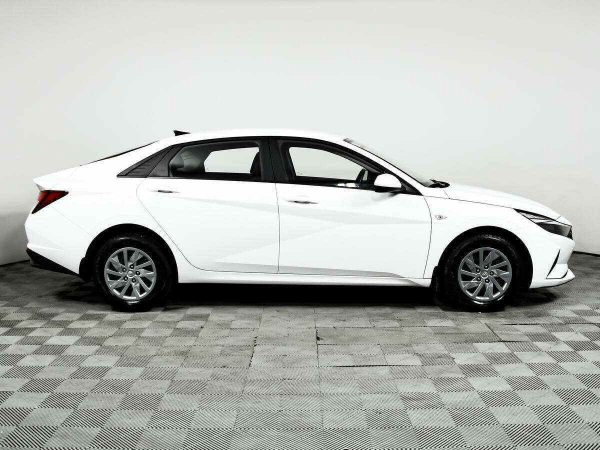 Hyundai Elantra 2022 года с пробегом. Фото: #3