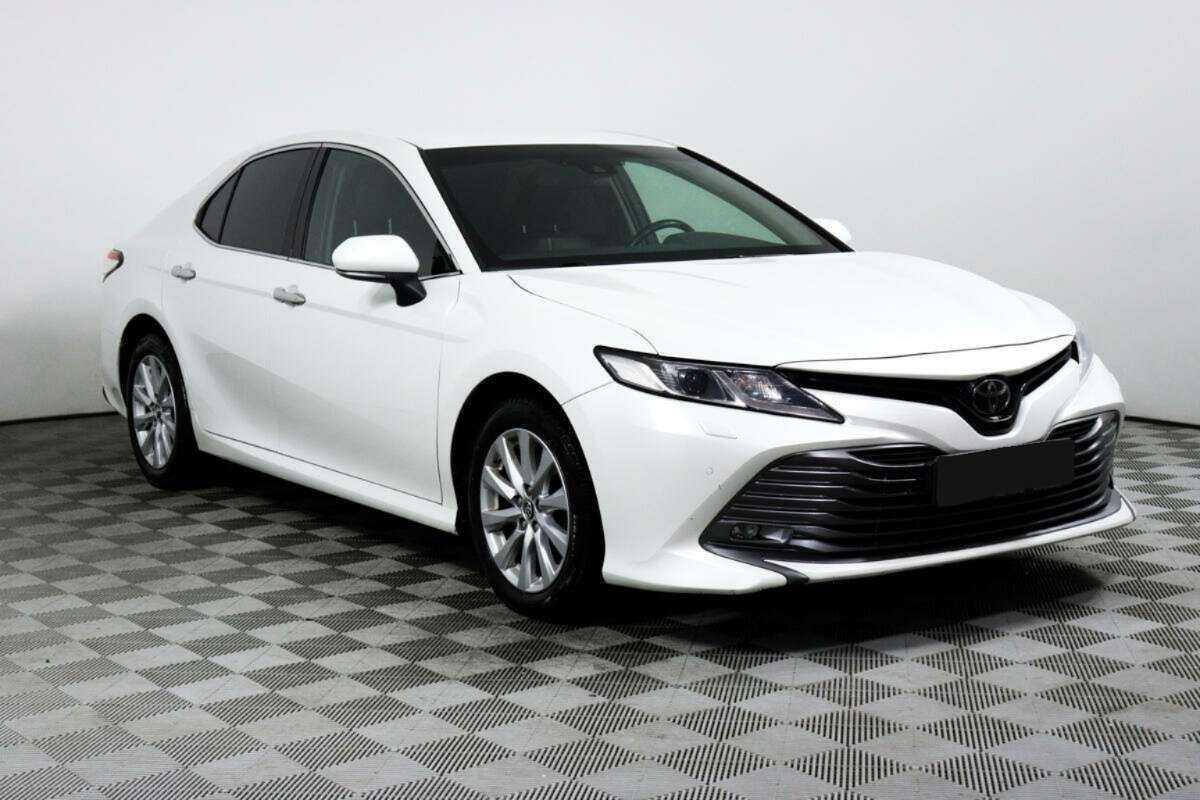 Toyota Camry 2019 года с пробегом. Фото: #2