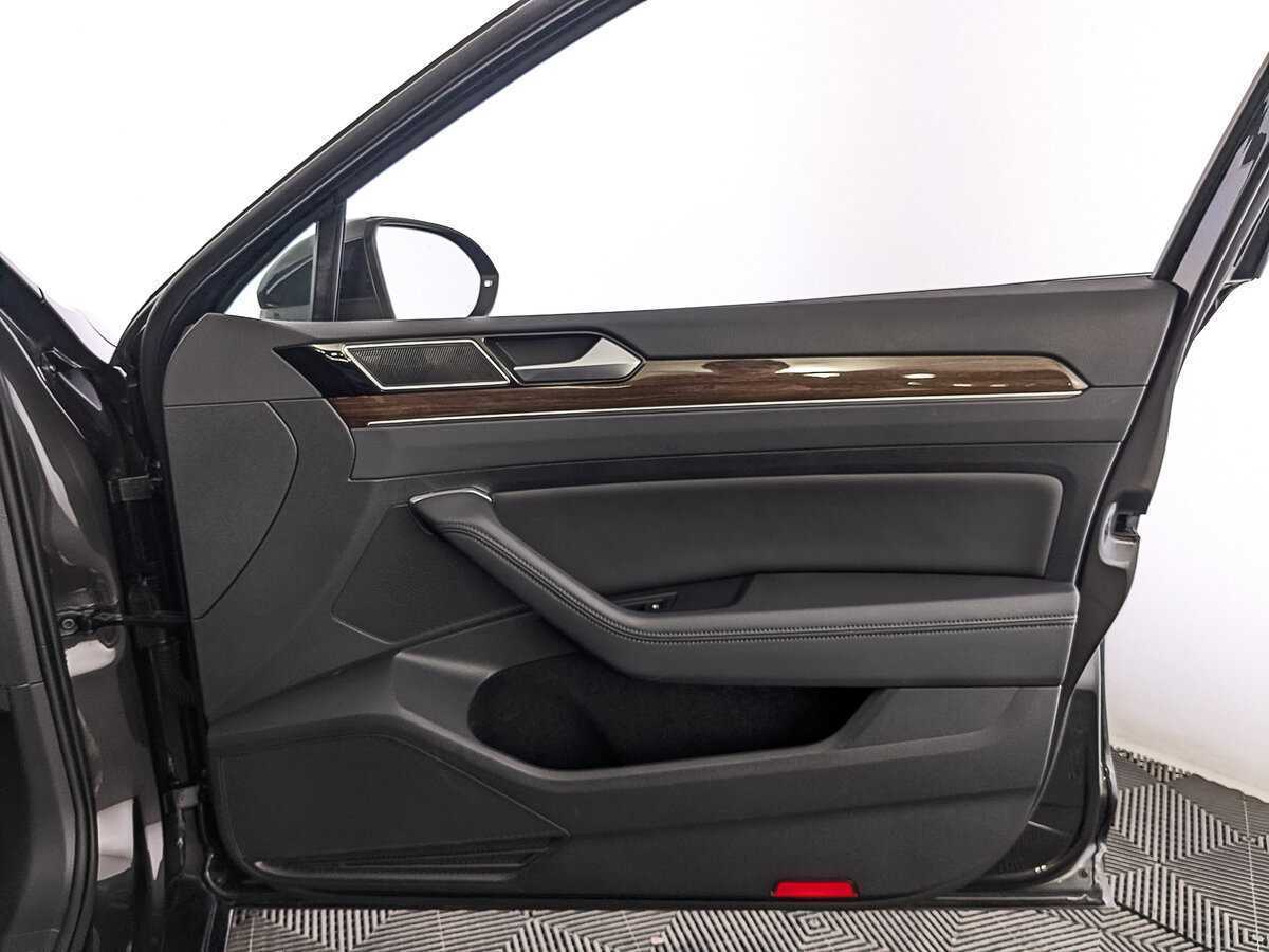 Volkswagen Passat 2019 года с пробегом. Фото: #24