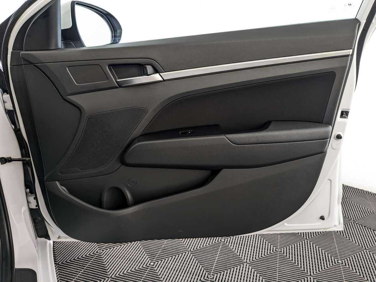 Hyundai Elantra 2020 года с пробегом. Фото: #24