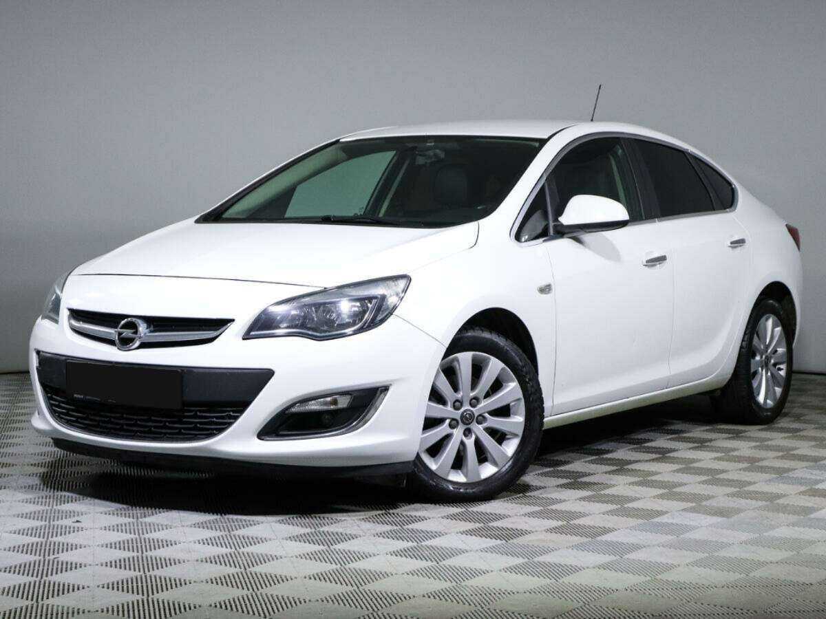 Opel Astra 2013 года с пробегом. Посмотреть фото
