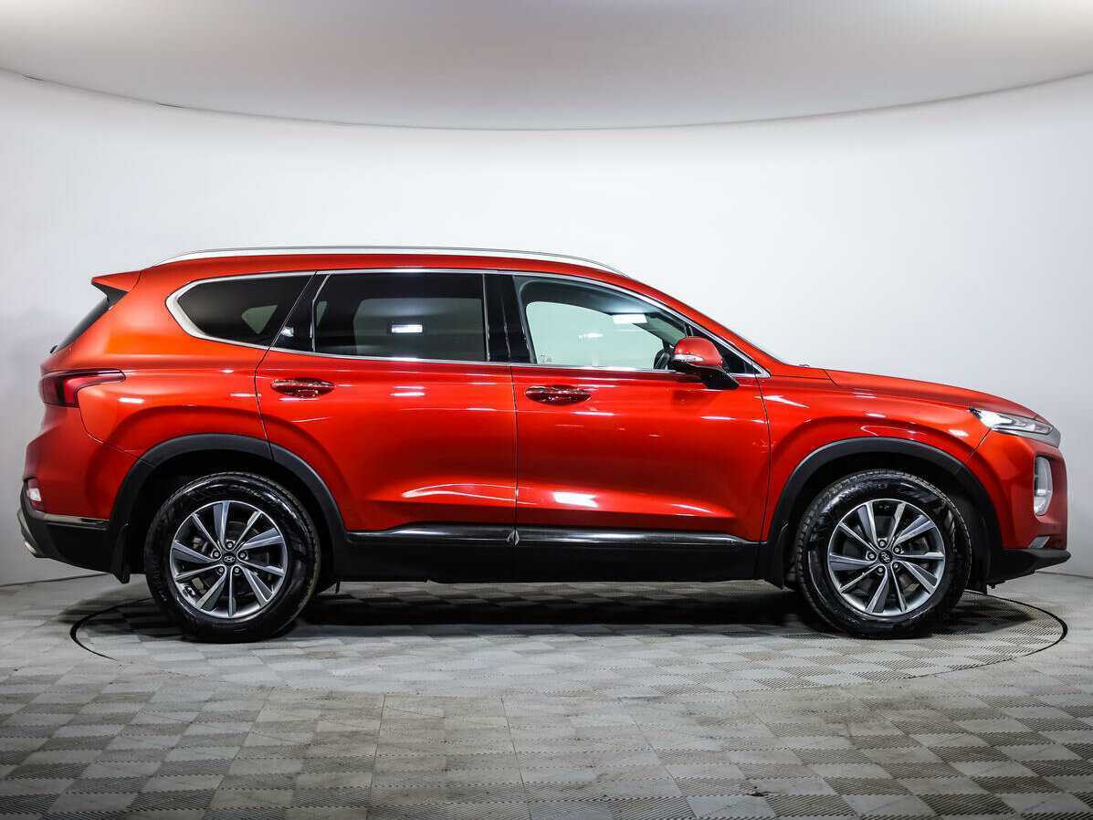 Hyundai Santa Fe 2019 года с пробегом. Фото: #2