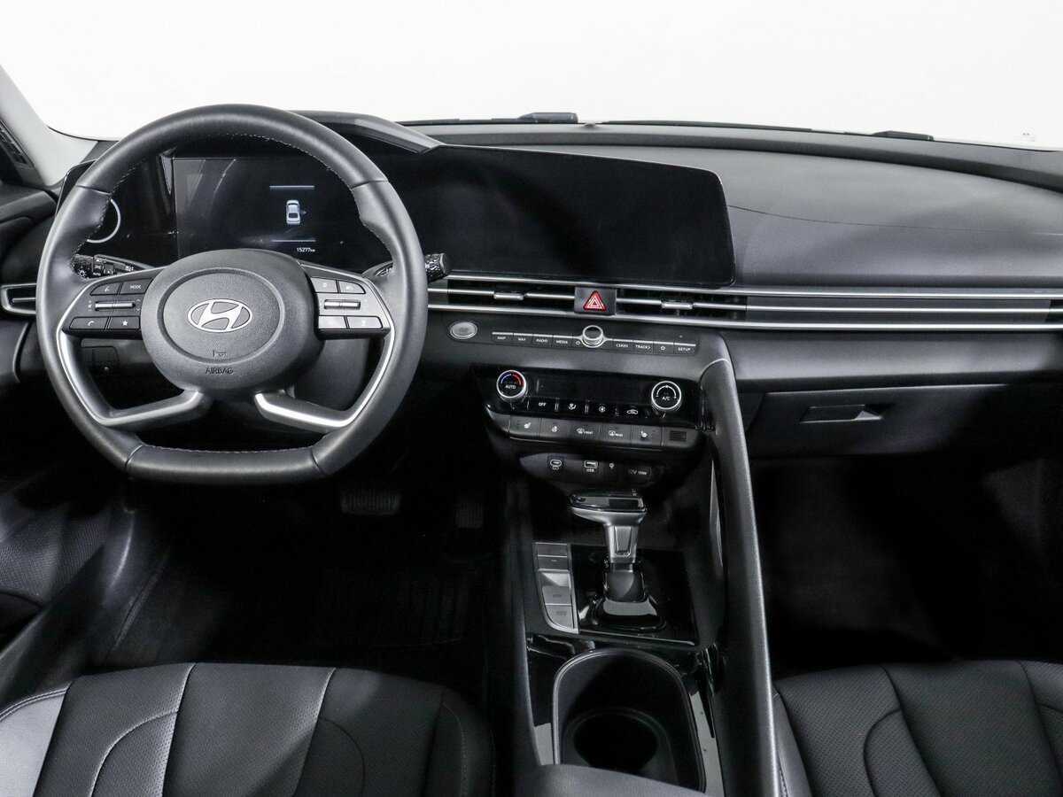 Hyundai Elantra 2023 года с пробегом. Фото: #8