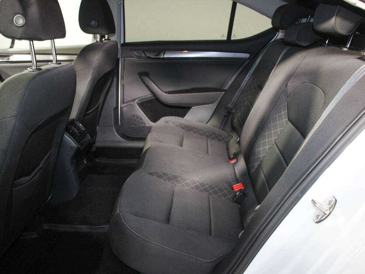 Skoda Superb 2017 года с пробегом. Фото: #6