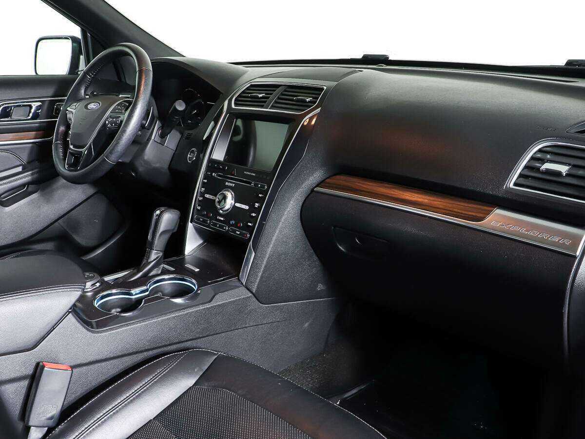 Ford Explorer 2017 года с пробегом. Фото: #9