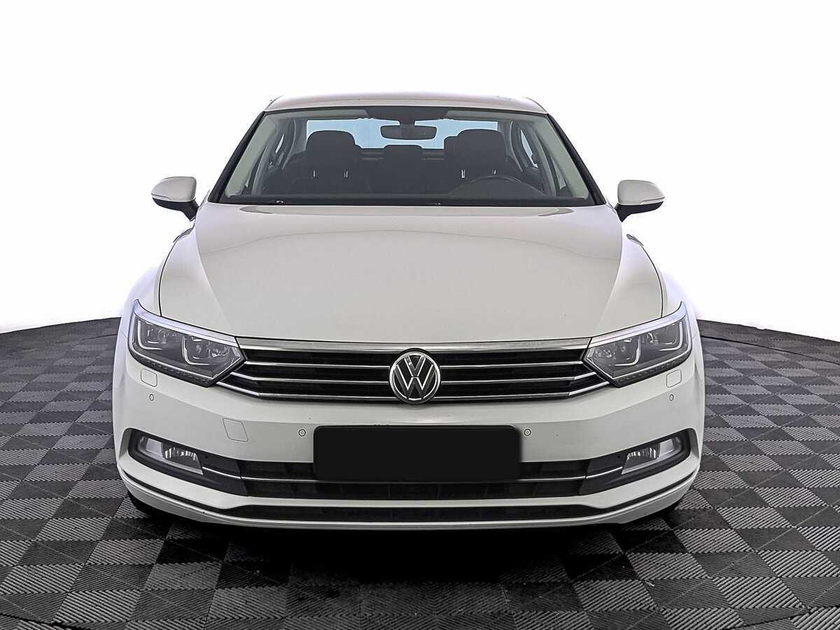 Volkswagen Passat 2019 года с пробегом. Фото: #1