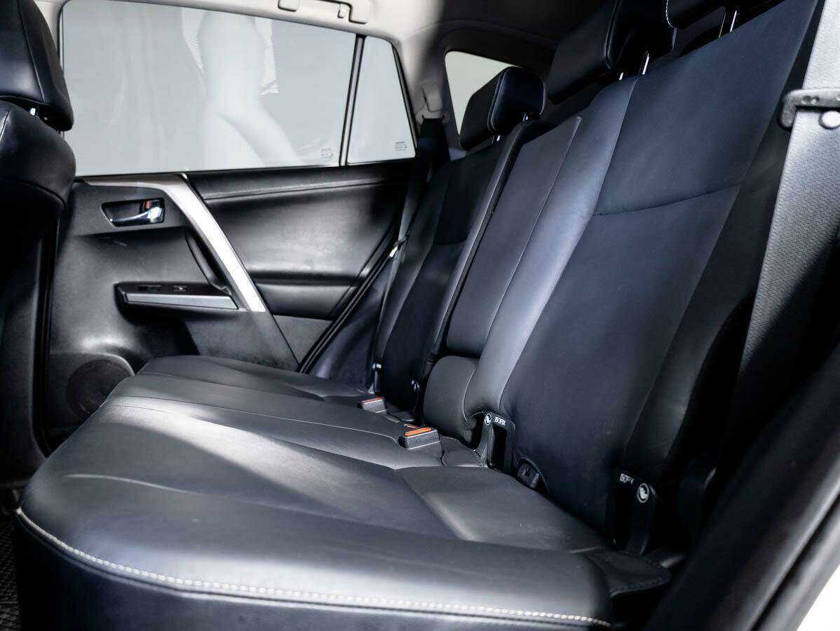 Toyota RAV4 2018 года с пробегом. Фото: #12