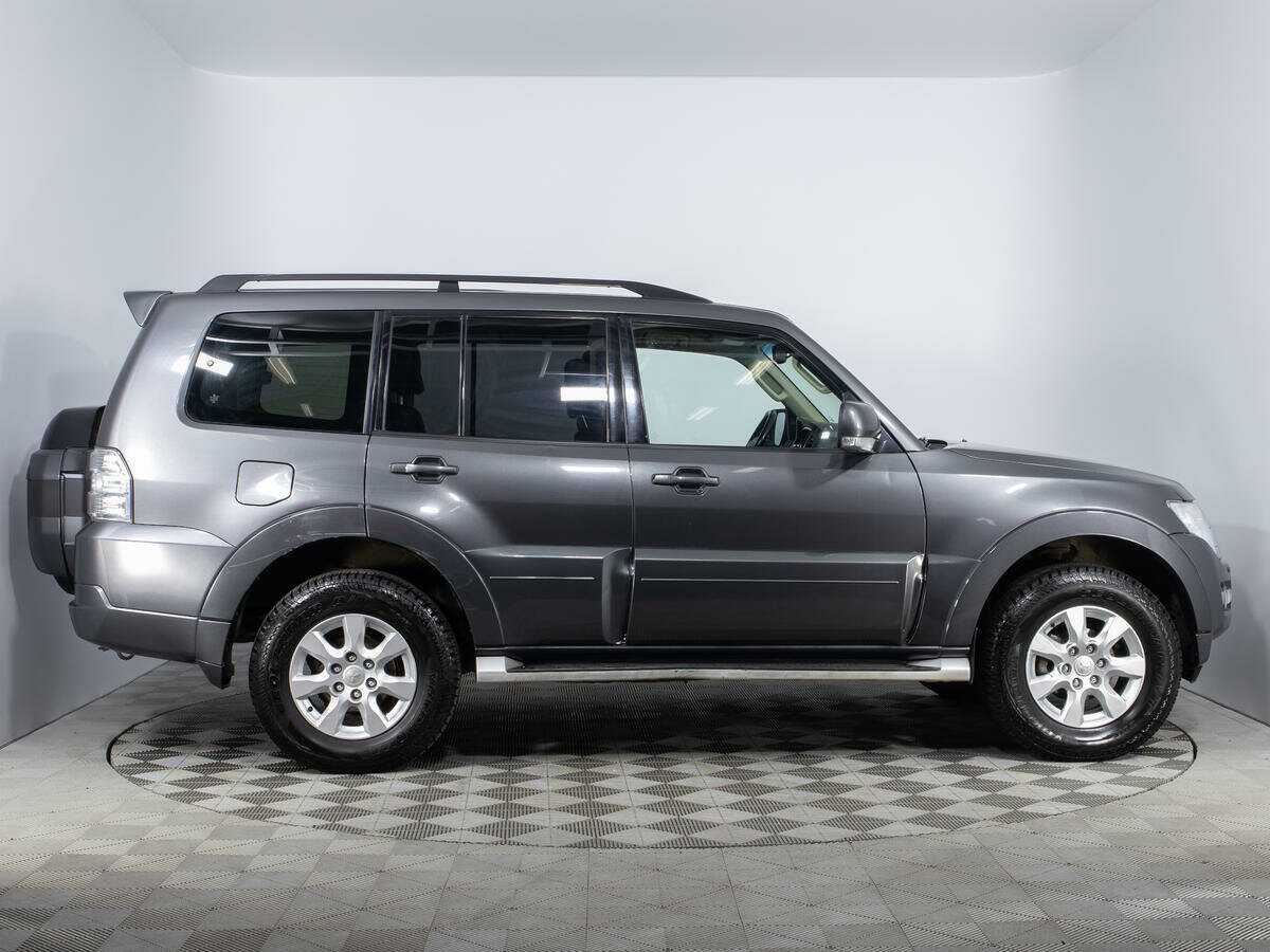 Mitsubishi Pajero 2017 года с пробегом. Фото: #3