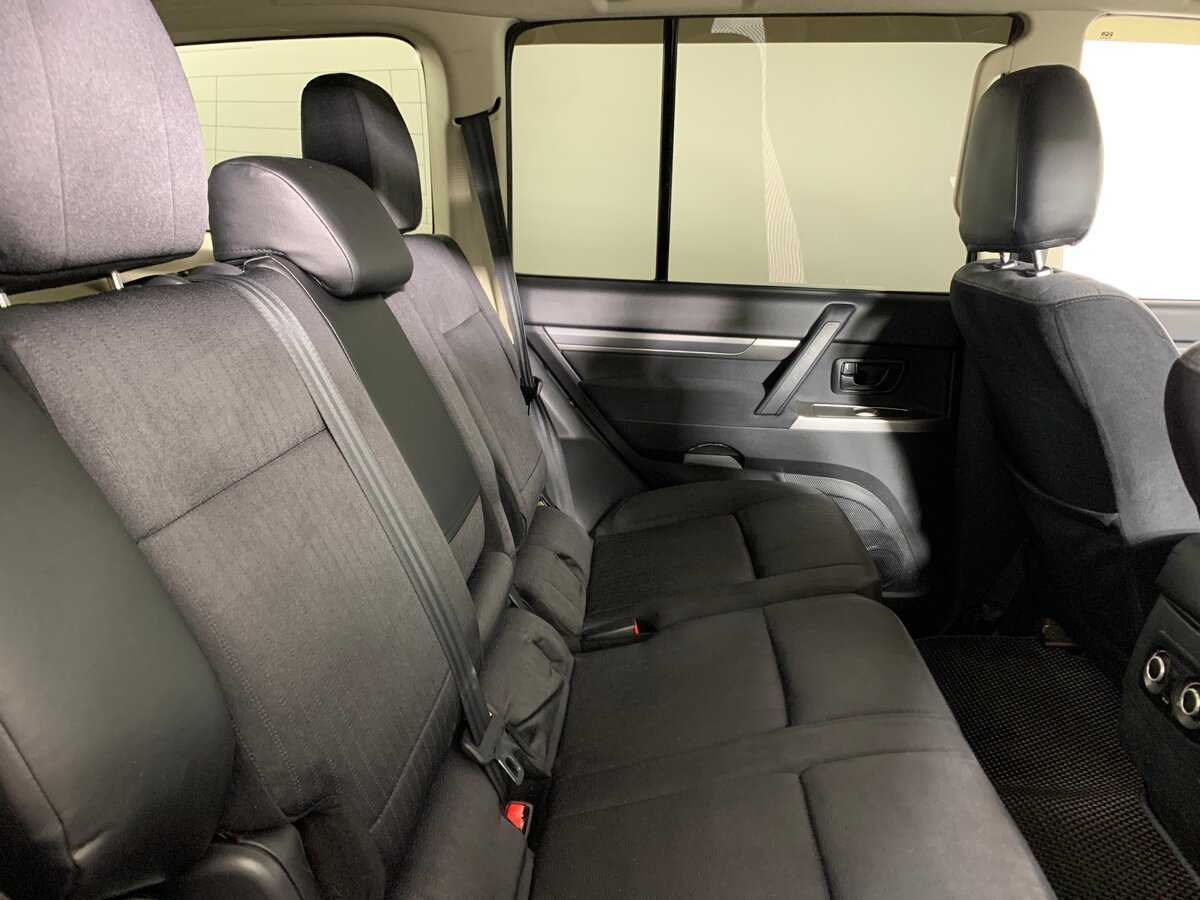 Mitsubishi Pajero 2015 года с пробегом. Фото: #17